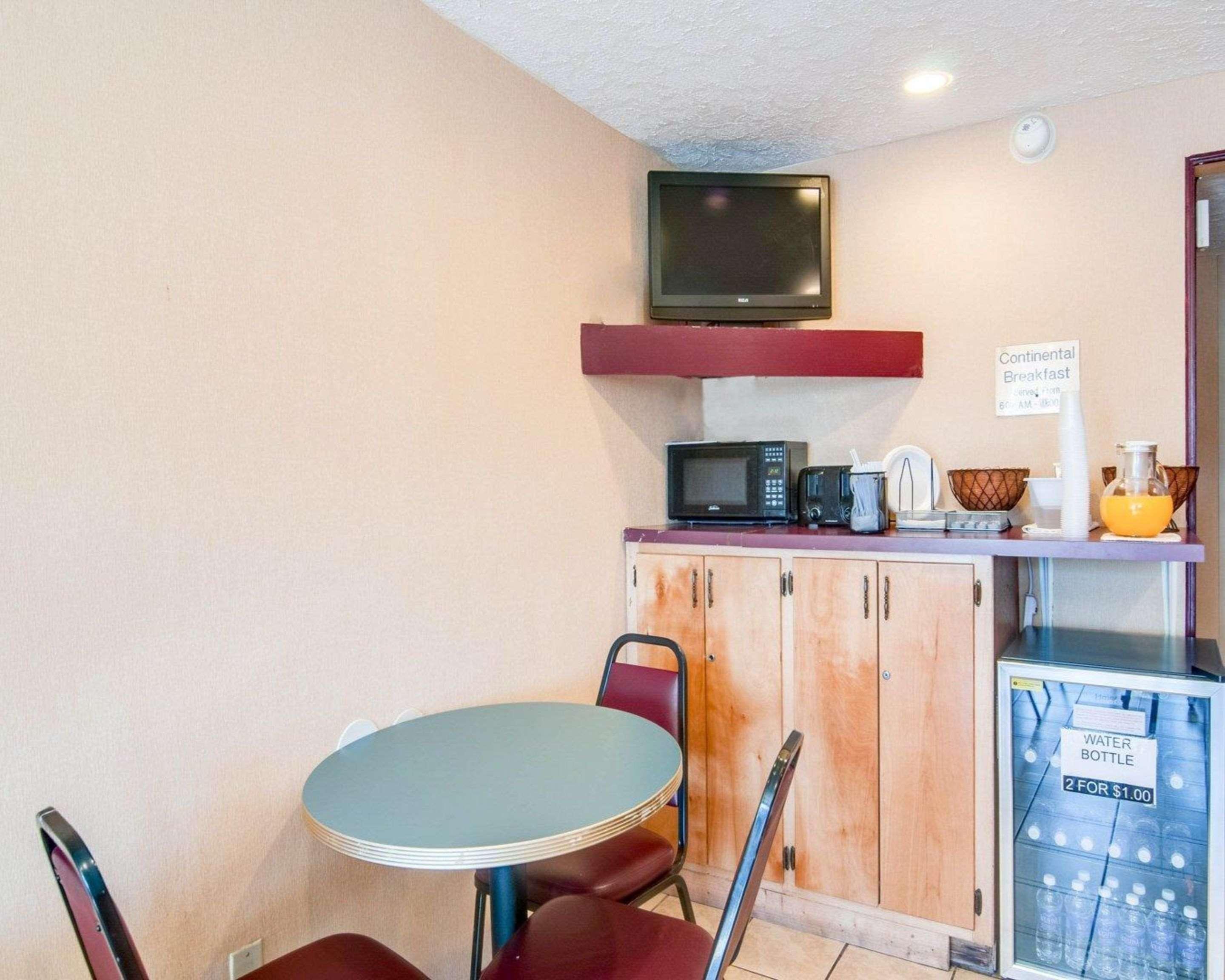 Rodeway Inn Galax Highway 58 Exteriör bild